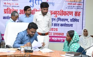 CEO हेमंत नंदनवार ने जनदर्शन में सुनी लोगों की मांग एवं समस्याएं।